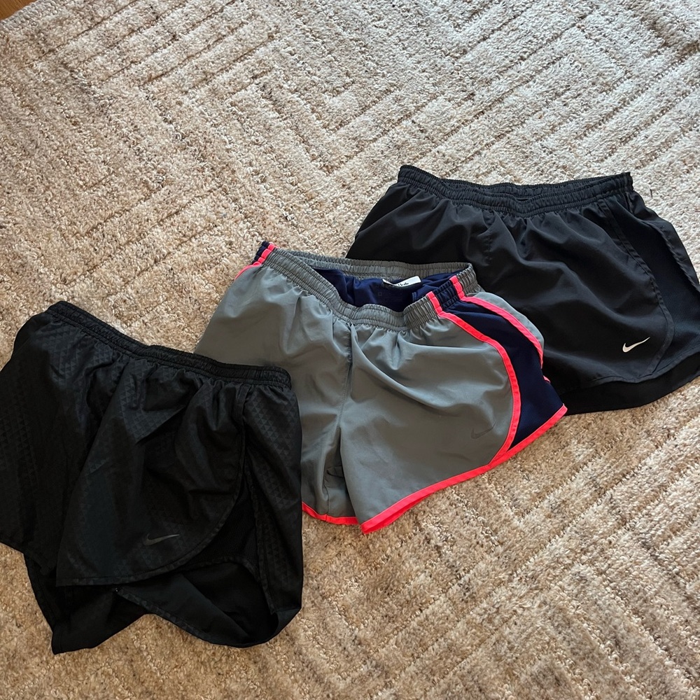 NIKE SHORTS BUNDLE SIZE XS